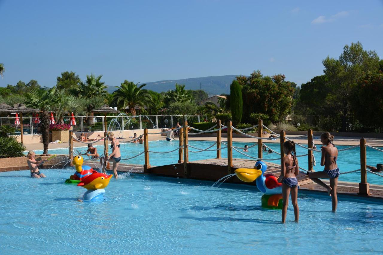 3 Bedroom Chalets Camping Lei Suves - Joycasa ロクブリューヌ・シュル・アルジャン エクステリア 写真