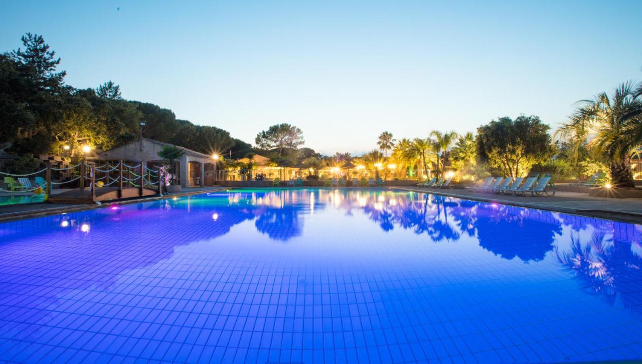 3 Bedroom Chalets Camping Lei Suves - Joycasa ロクブリューヌ・シュル・アルジャン エクステリア 写真