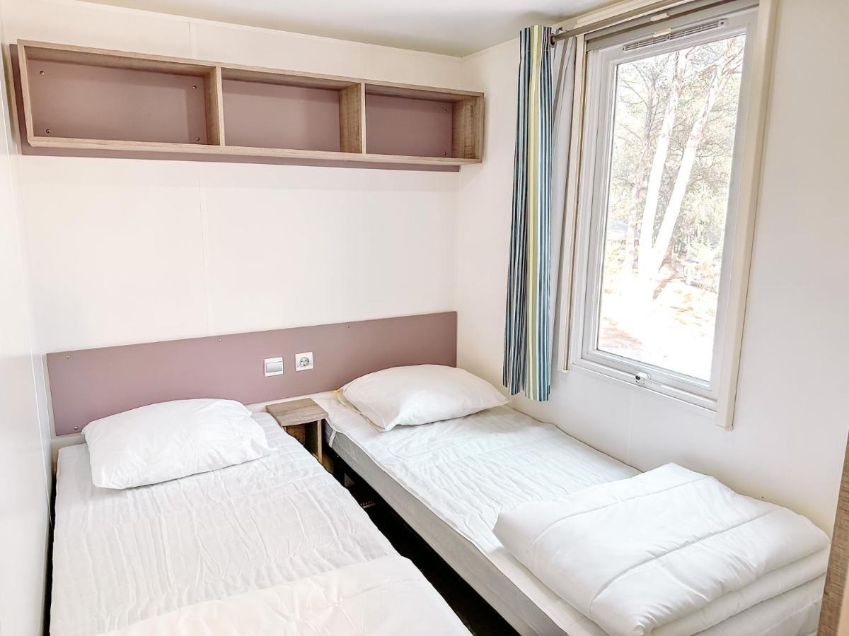 3 Bedroom Chalets Camping Lei Suves - Joycasa ロクブリューヌ・シュル・アルジャン エクステリア 写真