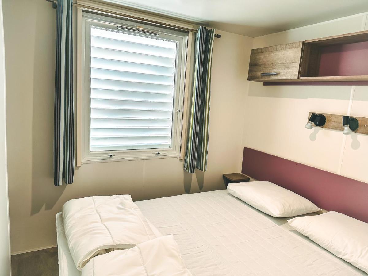 3 Bedroom Chalets Camping Lei Suves - Joycasa ロクブリューヌ・シュル・アルジャン エクステリア 写真