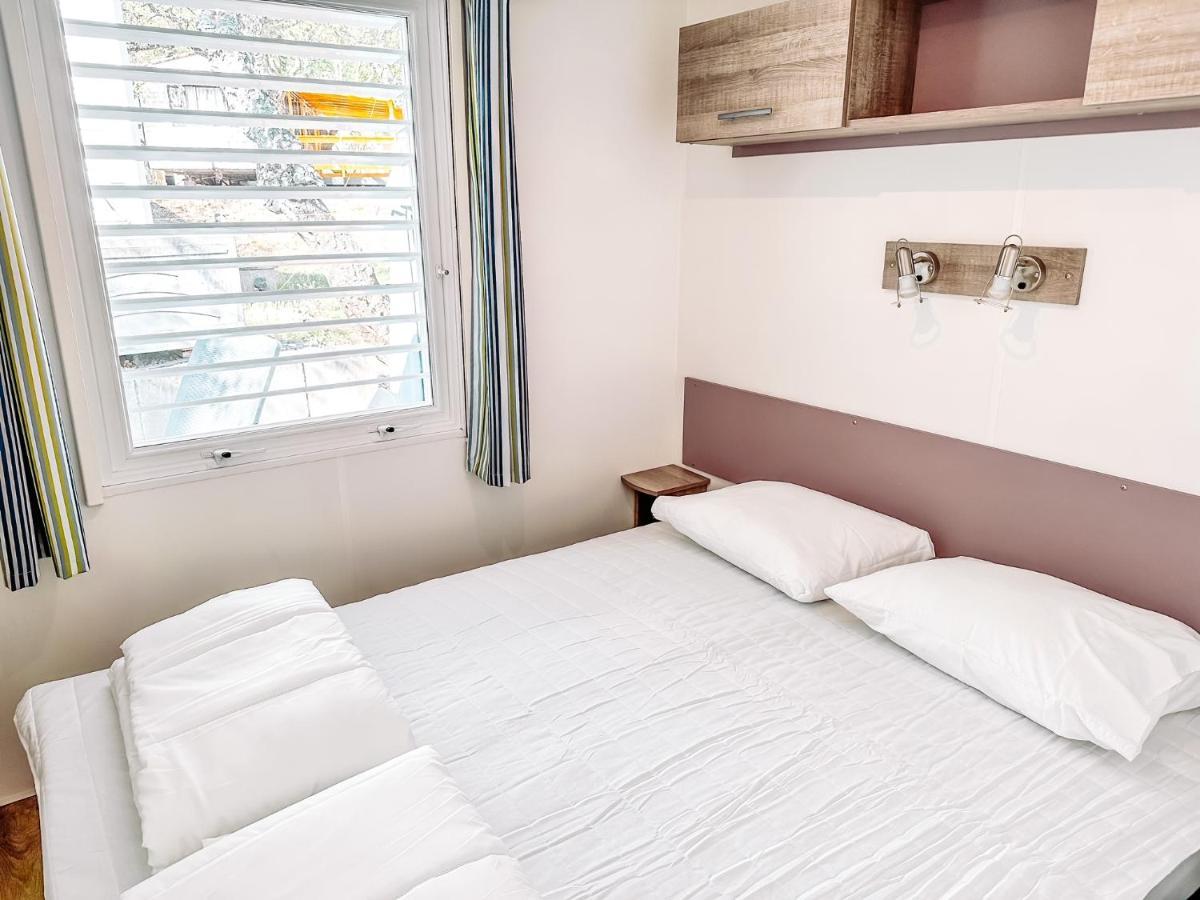 3 Bedroom Chalets Camping Lei Suves - Joycasa ロクブリューヌ・シュル・アルジャン エクステリア 写真