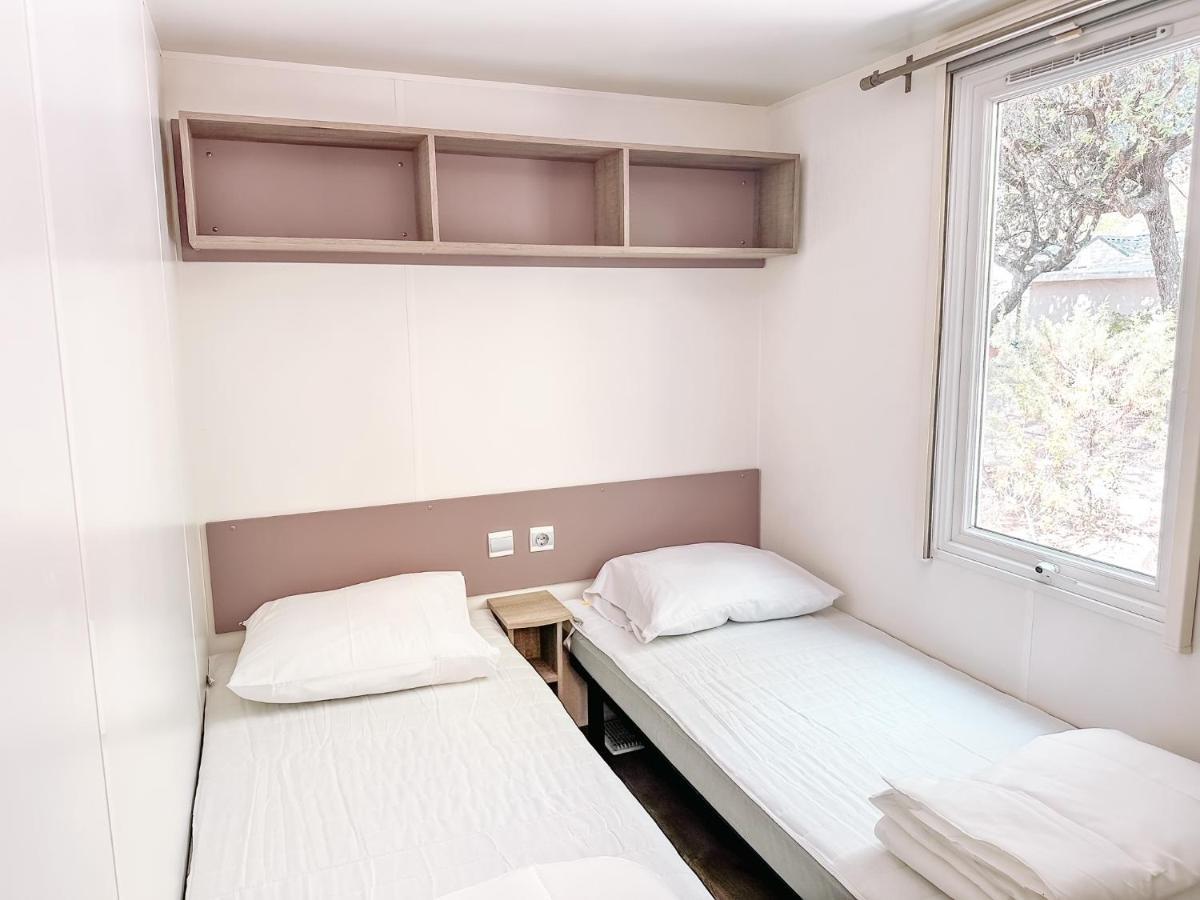 3 Bedroom Chalets Camping Lei Suves - Joycasa ロクブリューヌ・シュル・アルジャン エクステリア 写真