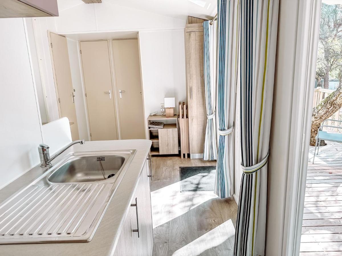 3 Bedroom Chalets Camping Lei Suves - Joycasa ロクブリューヌ・シュル・アルジャン エクステリア 写真