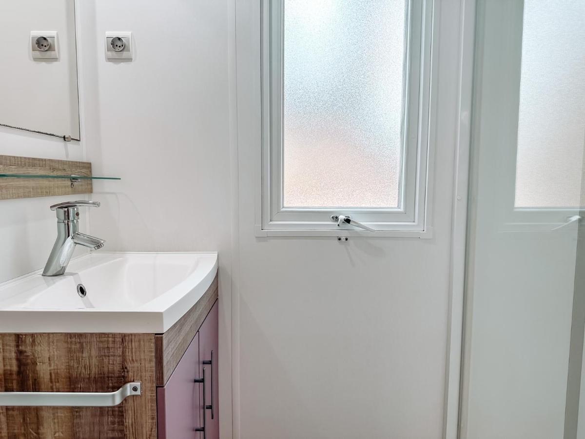 3 Bedroom Chalets Camping Lei Suves - Joycasa ロクブリューヌ・シュル・アルジャン エクステリア 写真