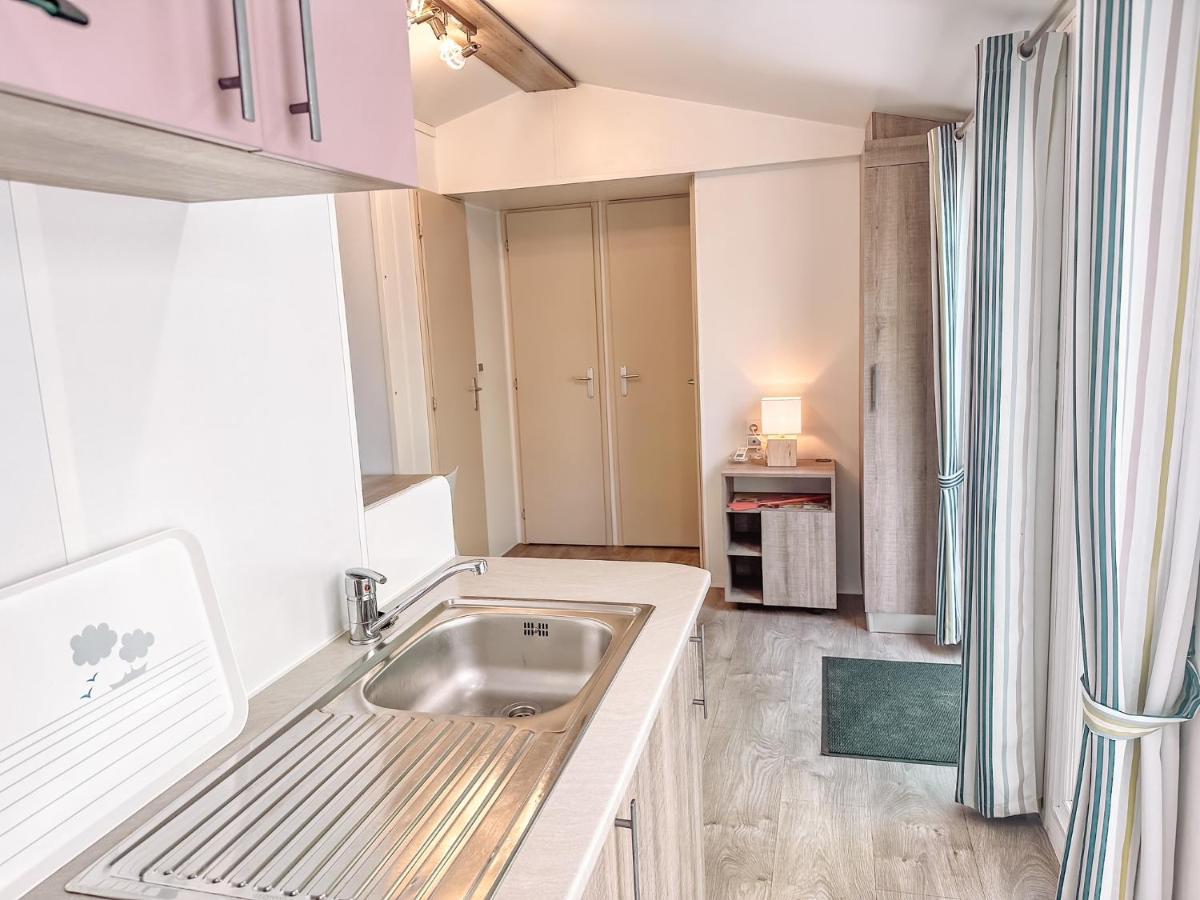 3 Bedroom Chalets Camping Lei Suves - Joycasa ロクブリューヌ・シュル・アルジャン エクステリア 写真