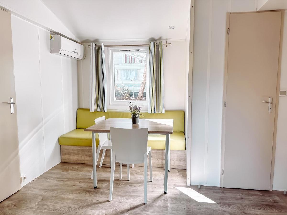 3 Bedroom Chalets Camping Lei Suves - Joycasa ロクブリューヌ・シュル・アルジャン エクステリア 写真