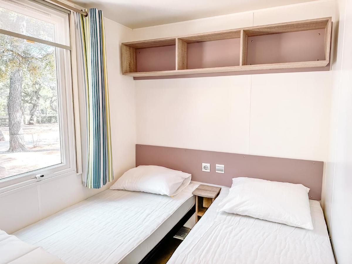 3 Bedroom Chalets Camping Lei Suves - Joycasa ロクブリューヌ・シュル・アルジャン エクステリア 写真