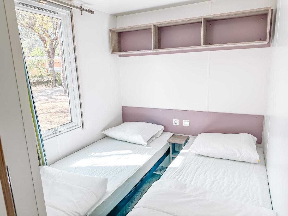 3 Bedroom Chalets Camping Lei Suves - Joycasa ロクブリューヌ・シュル・アルジャン エクステリア 写真