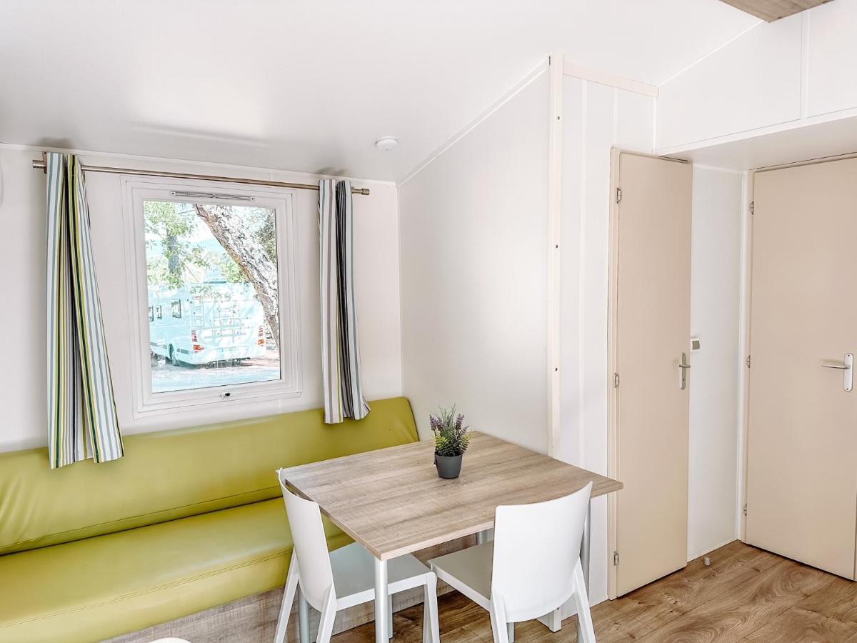 3 Bedroom Chalets Camping Lei Suves - Joycasa ロクブリューヌ・シュル・アルジャン エクステリア 写真