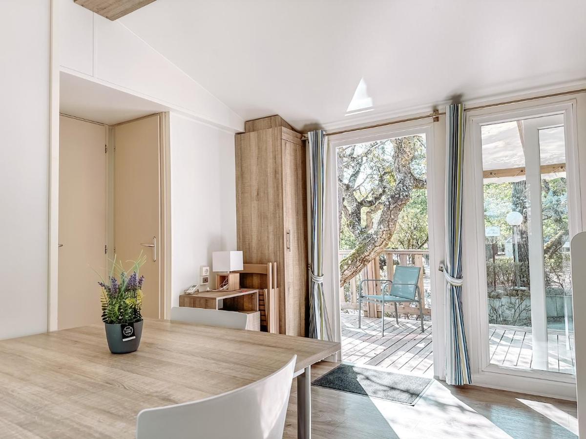 3 Bedroom Chalets Camping Lei Suves - Joycasa ロクブリューヌ・シュル・アルジャン エクステリア 写真