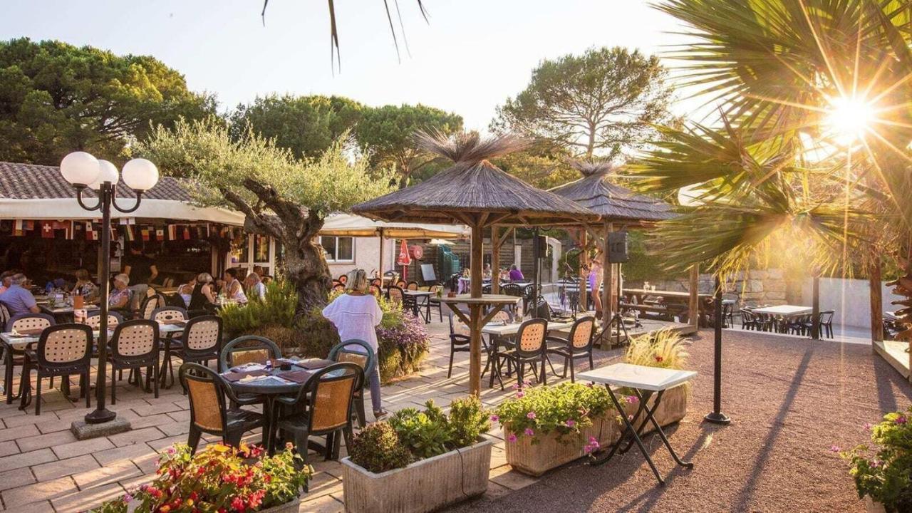 3 Bedroom Chalets Camping Lei Suves - Joycasa ロクブリューヌ・シュル・アルジャン エクステリア 写真