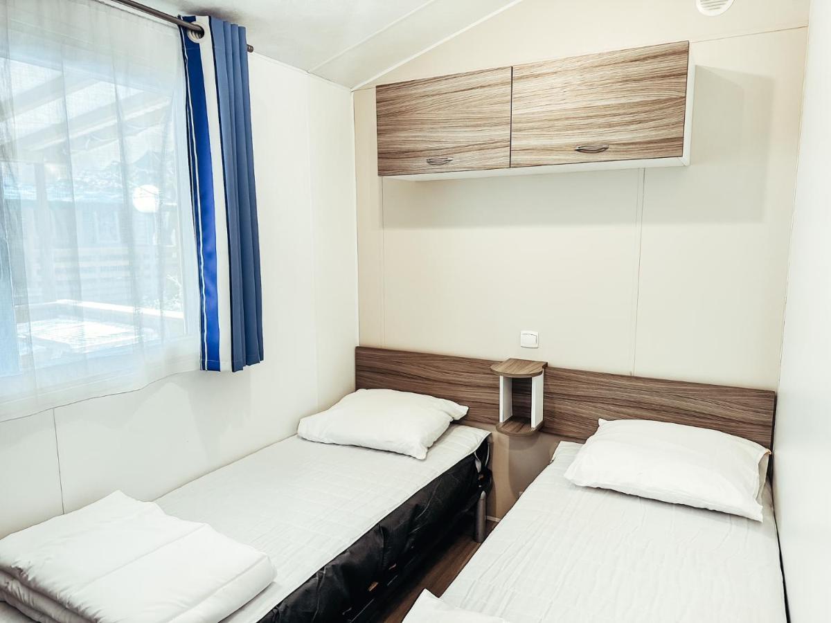 3 Bedroom Chalets Camping Lei Suves - Joycasa ロクブリューヌ・シュル・アルジャン エクステリア 写真