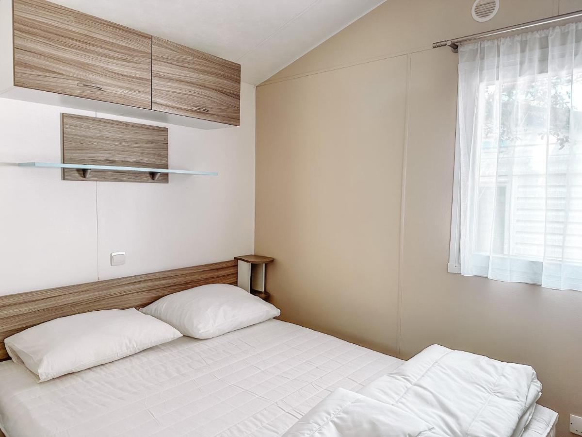 3 Bedroom Chalets Camping Lei Suves - Joycasa ロクブリューヌ・シュル・アルジャン エクステリア 写真